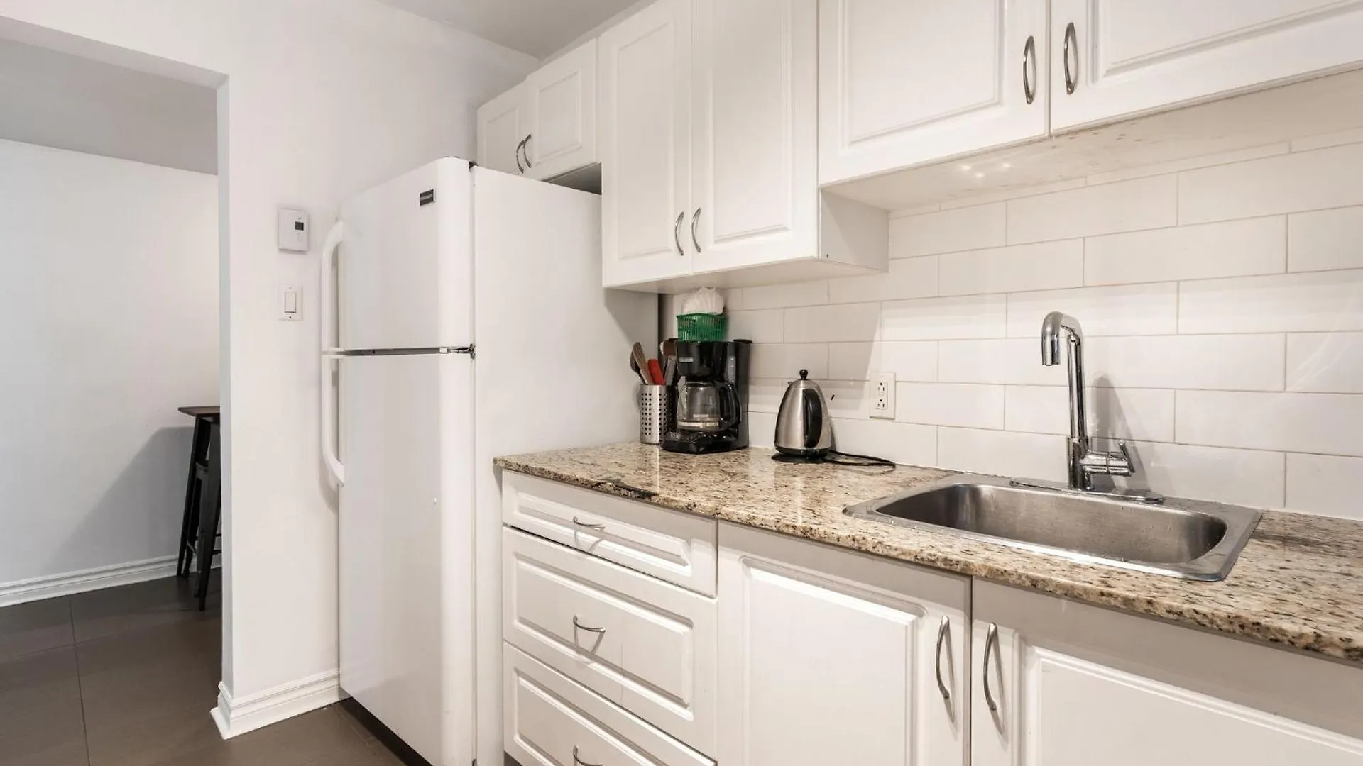 Grand Appartement 4 Chambres - 335 Montreal 0*,